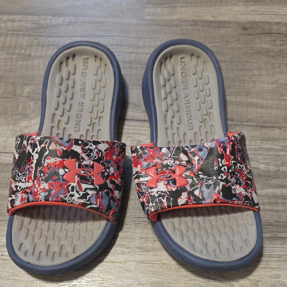Under Armour‎ slides
